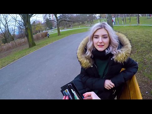 ❤️ Sluk 'n vreemdeling se warm kom vir geld - blowjob in the park deur Eva Elfie ❤️❌ Russiese pornografie by ons ﹏